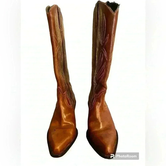 STEVE MADDEN BOOTS {size Unknown}with measuring tap 10” some marks and peeling - Picture 2 of 13